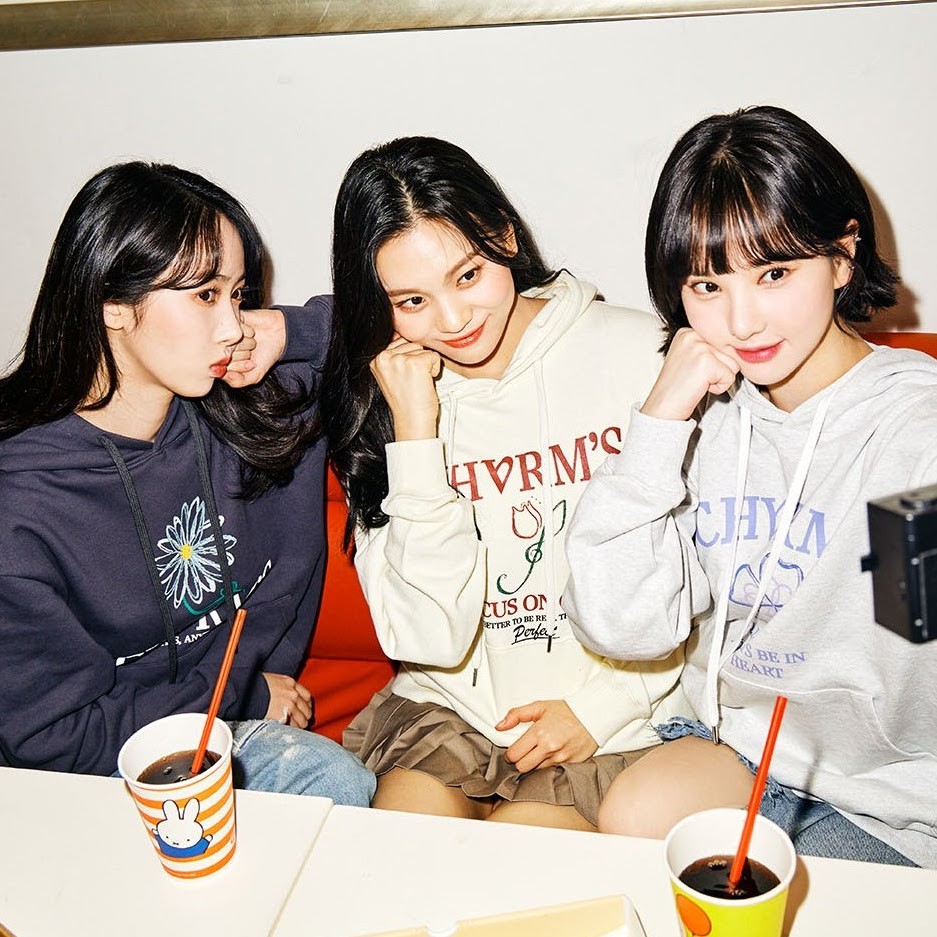 2022 VIVIZ x Charm’s